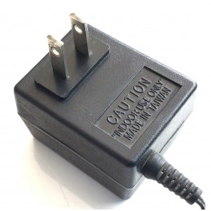 CARGADOR / ADAPTADOR DE FUENTE DE ALIMENTACION OEM / NUMERO DE PARTE AA-1215 / ENTRADA VCA 120V 60HZ 5W / SALIDA VCD 12V 150MA / MODELO AA-1215